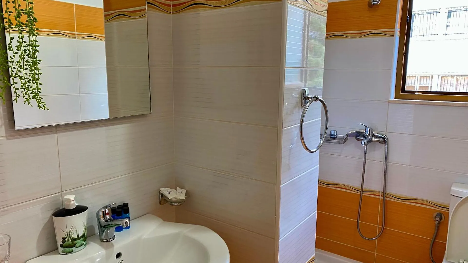 Hotel Metali Sarande 3*,