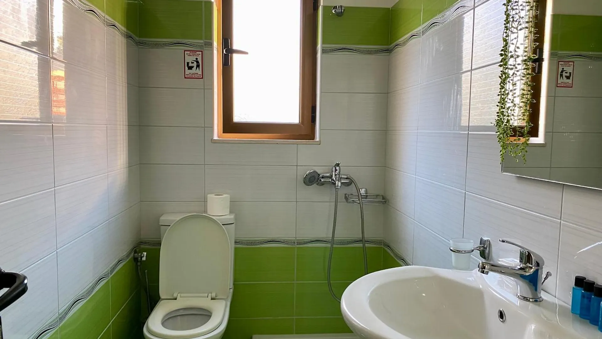 ***  Hotel Metali Sarande Albania